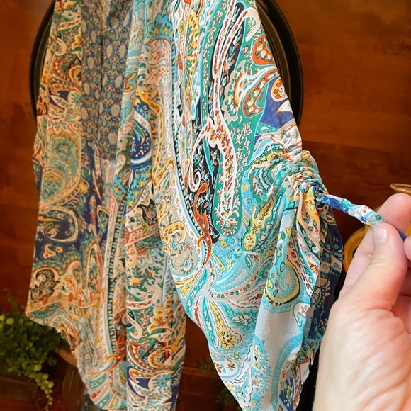 Lightweight top with beautiful colors - Picture 5 of 6